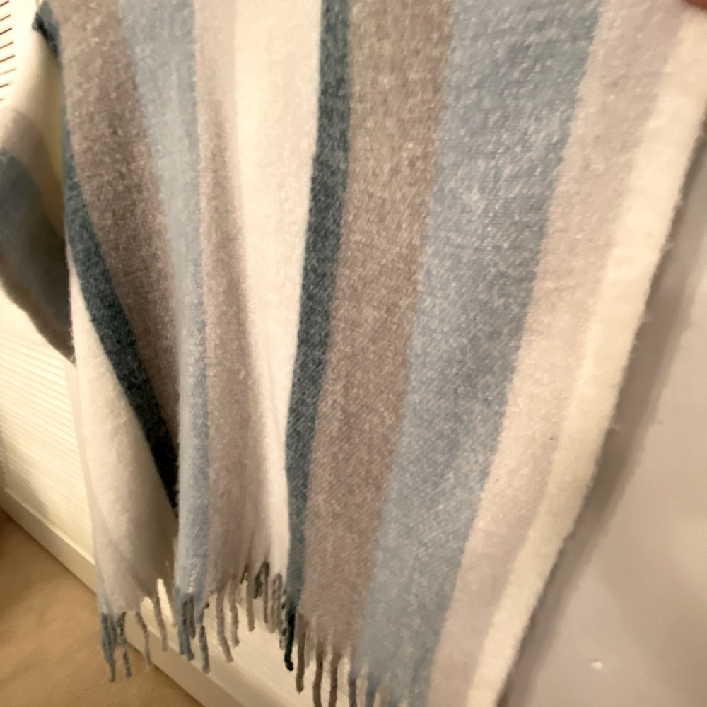 NWT Lauren Conrad Poncho Shawl Women One Size - Picture 4 of 9